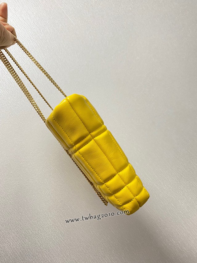 Burberry專門店新款黃色皮革水桶包 巴寶莉絎縫時裝秀款羔羊皮鏈條包 yxb1330